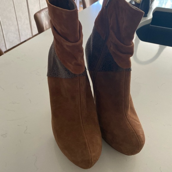 Y2K Bakers Womens Platform Booties Size 9 Brown Snakeskin 5" Heel Fall Shoe - Picture 5 of 8
